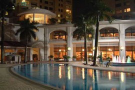 Khách sạn Deawoo về đêm, bể bơi ngoài trời