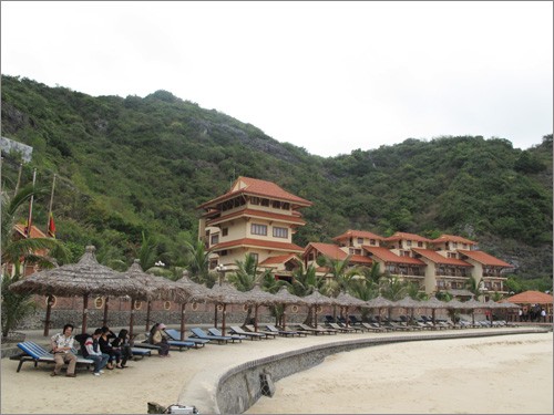 Nhũng khu khách sạn resort ở Cát Bà luôn có view hướng ra biển để du khách thả hồn mình cùng với gió biển