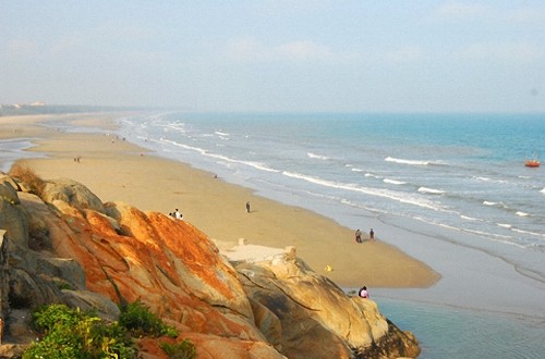 Bãi biển Sầm Sơn là một trong những điểm nghỉ mát và tắm biển đẹp nhất vùng Bắc bộ.