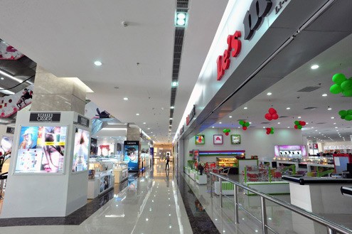 Trung tâm thương mại Vincom Center rộng 45.000m2, với đầy đủ các dịch vụ mua sắm, giải trí, ẩm thực
