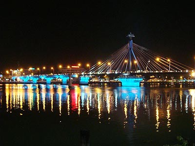 Cầu sông Hàn...