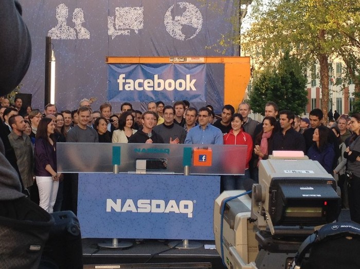 Sau IPO, cổ phiếu Facebook liên tục sụt giảm