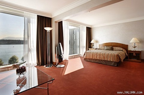 Phòng Royal Penthouse Suite tại khách sạn President Wilson của Thụy Sĩ được Tourism-review bình chọn là phòn khách sạn đắt nhất thế giới giới giá thuê phòng là 65.000 USD/đêm (hơn 1,3 tỷ đồng)
