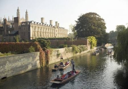 Cambridge là quê hương của ngôi trường đại học Cambridge nổi tiếng nhất trên thế giới, Trung tâm Khoa học và họa viện Chapel của các đức vua