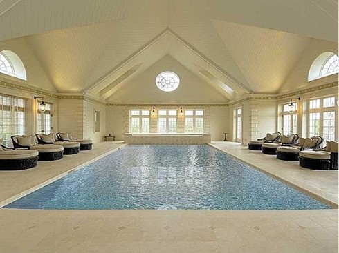 Bể bơi trong nhà thiết kế lạ mắt, được đánh giá là một bể bơi xa xỉ