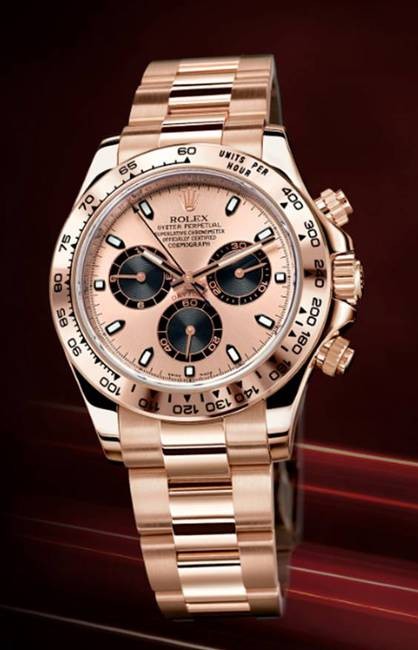 Rolex Daytona là chiếc đồng hồ nằm trong dòng Rolex Cosmograph Daytona, ra đời vào những năm 80 của thế kỷ trước. Chiếc đồng hồ này có thể tự động chạy, ghi thời gian. Nó được làm từ những chất liệu cao cấp như vàng, đá quý, kim cương, platinum….