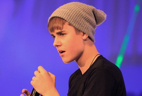 Justin Bieber đang gặp phải nhiều rắc rối trong cuộc sống riêng tư. Ảnh: Pacific Coast.