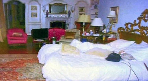 Đấu giá chiếc giường tạ thế của Michael Jackson  ảnh 2