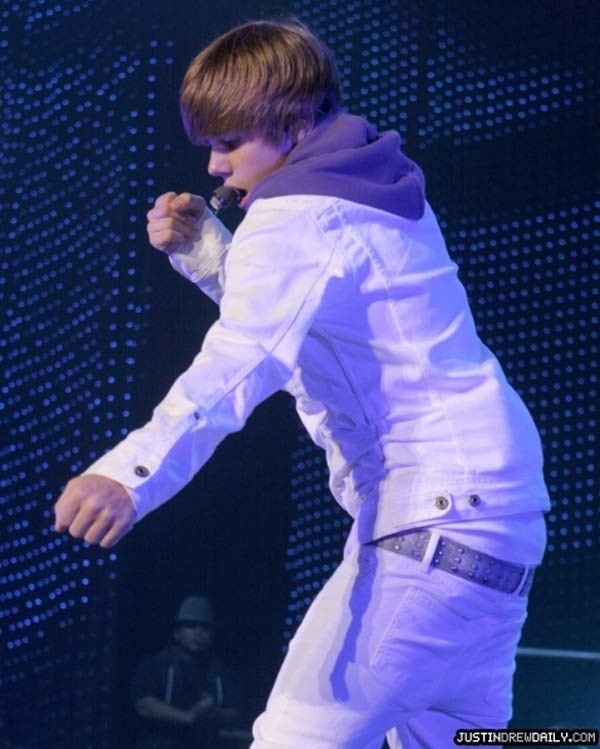 Justin Bieber nghiện... tụt quần? ảnh 22