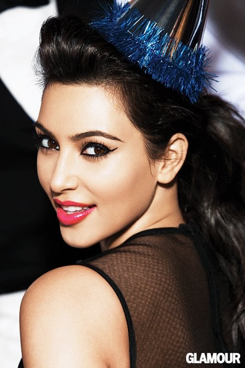 Kim Kardashian và gương mặt trang điểm kỹ lưỡng.