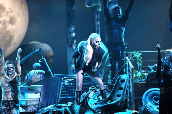 Bản thân Lady Gaga cũng nhận được hai đề cử tại Grammy năm nay, trong đó có hạng mục quan trọng nhất, Album của năm.
