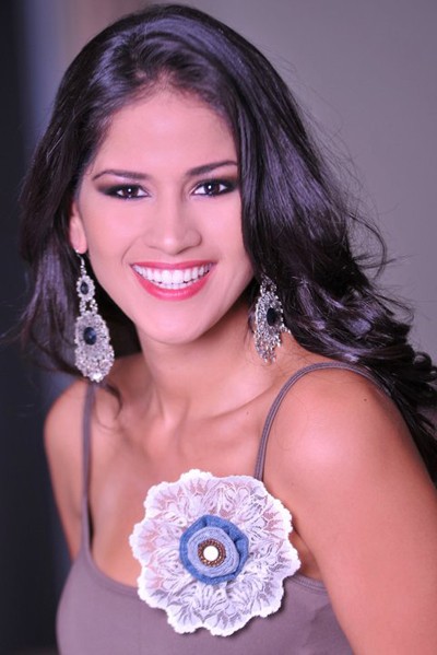 Cô là người đẹp Ecuador thứ hai đăng quang một cuộc thi lớn trong năm nay.