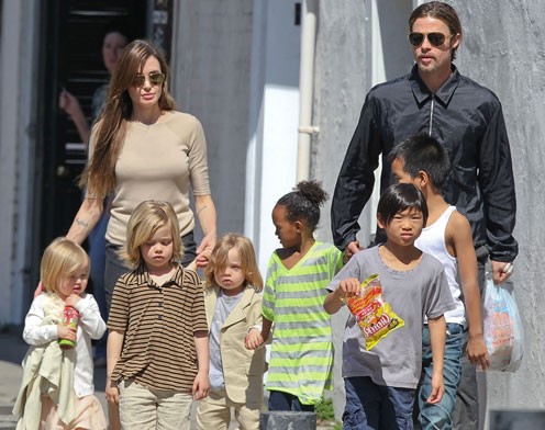 Gia đình hạnh phúc nhà Jolie-Pitt. Ảnh: JJ.