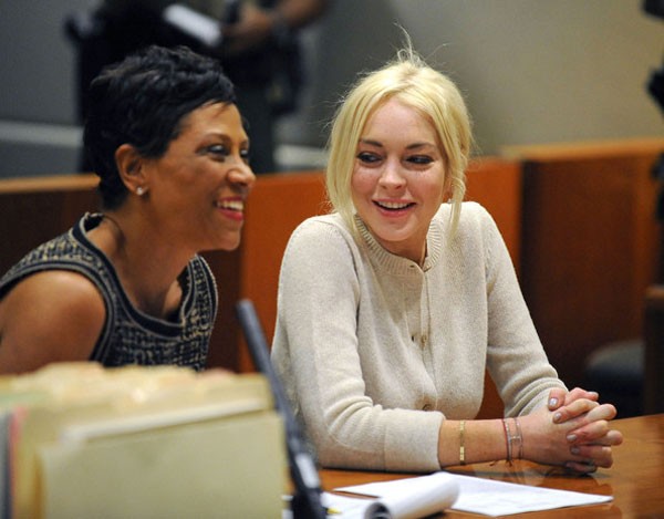 Tại phiên tòa, Lindsay Lohan được thẩm phán khen ngợi vì đã thực hiện trọn vẹn thời gian lao động công ích trước thời điểm quy định.