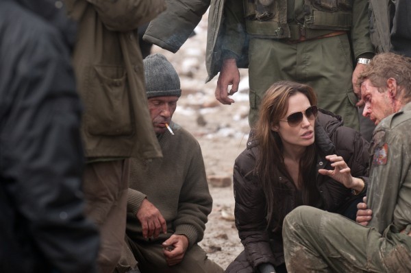 Angelina Jolie đang chỉ đạo các diễn viên