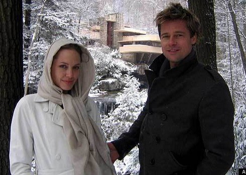 Năm 2006, Angelina và Brad từng tới thăm ngôi nhà nổi tiếng Fallingwater của kiến trúc sư Frank Lloyd Wright. Ảnh: AP.