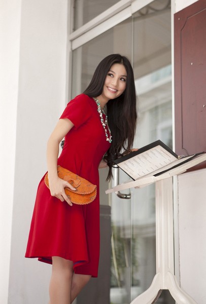Trùng tên với đàn chị nổi tiếng, Diễm My 9x gây chú ý khi tham dự cuộc thi Hoa hậu Việt Nam 2010.