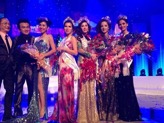 Đêm 15/12, cuộc thi Hoa hậu Phu nhân thế giới người Việt 2012 đã công bố ngôi vị cao nhất thuộc về doanh nhân Thu Hoài. Đáng chú ý là người phụ nữ nhỏ bé Thúy Nga đã xuất sắc vượt qua rất nhiều thí sinh để giành ngôi Á hậu.