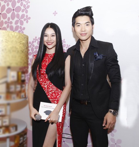 Người mẫu Thảo Nhi đảm nhận vai trò MC cùng Á vương Trương Nam Thành.