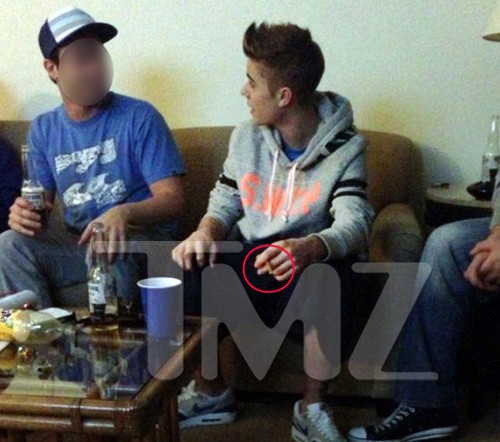 Justin gây thất vọng vì lộ ảnh hút cần sa.