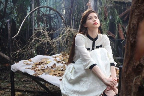 Hà Hồ ra mắt MV mới nhất của cô với ca khúc "Hãy mặc em đi", của nhạc sĩ Nguyễn Hồng Thuận.