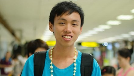 Cậu học trò nghèo Nguyễn Thế Hoàn từng hai lần đạt huy chương vàng Olympic Toán quốc tế! (Ảnh: Tienphong.vn).