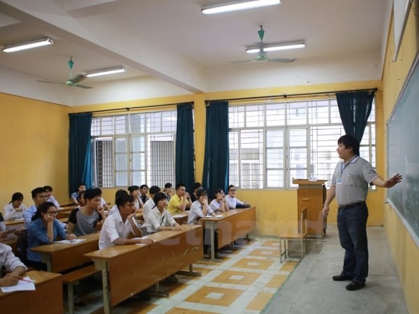 Một giáo viên trông kì thi Quốc gia 2016 (Ảnh nguồn: thanhtra.com.vn).