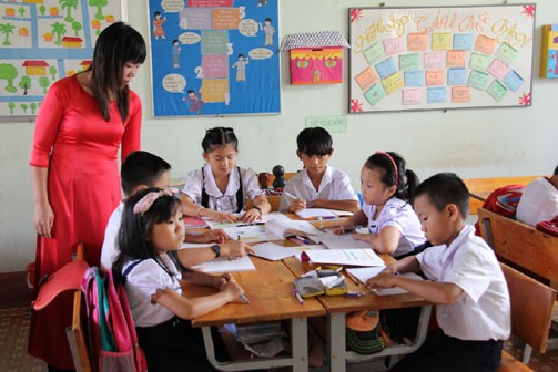 Một tiết dạy áp dụng mô hình trường học mới VNEN (Ảnh: hanoimoi.com.vn).