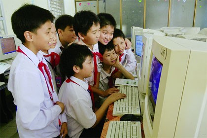 Ngân hàng đề - một cách để giảm tiêu cực từ dạy thêm, học thêm (Ảnh: hanoimoi.com.vn).