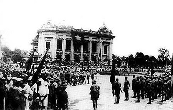 Hình ảnh cách mạng Tháng 8/1945 diễn ra ở Hà Nội (Ảnh: zing.vn).