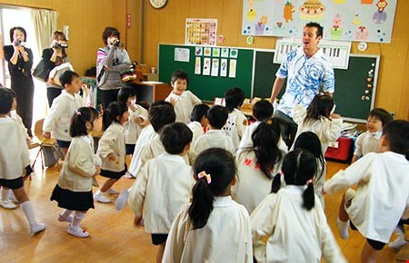 Giáo dục Nhật Bản tạo ra những con người biết cống hiến cho đất nước trên nền tảng “kỷ luật thép” và sự chia sẻ gánh nặng với mọi người xung quanh (Ảnh: plo.vn).