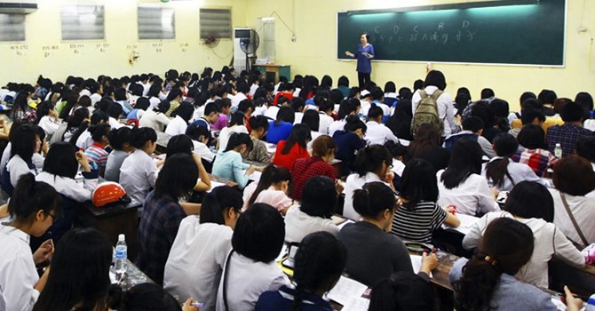 Tại thành phố Hồ chí Minh, giáo viên dạy thêm sai quy định có thể sẽ bị đuổi việc (Ảnh: infonet.vn).