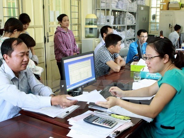 Tiếp nhận và giải quyết hồ sơ cho người tham gia bảo hiểm xã hội (Ảnh: vietnamplus.vn).