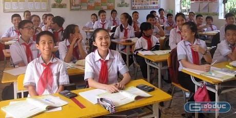 Học sinh lớp 7C (trường Trung học Cơ sở Nam Hồng, Hà Tĩnh) hân hoan đề nghị bỏ chương trình VNEN. Ảnh Lê Văn Vỵ