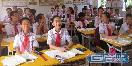 Học sinh lớp 7C (trường Trung học Cơ sở Nam Hồng, Hà Tĩnh) hân hoan đề nghị bỏ chương trình VNEN (Ảnh Lê Văn Vỵ).