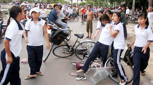 Bạo lực học đường làm gia tăng bất ổn xã hội, thiếu niềm tin vào giáo dục (Ảnh minh họa trên giaoduc.net.vn).