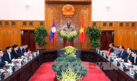 Thủ tướng Nguyễn Xuân Phúc hội đàm với Thủ tướng Lào Thongloun Sisoulith sáng 25/10.