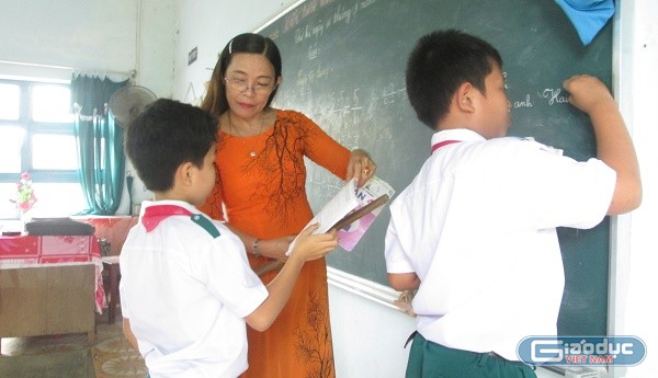 Cô Phan Thị Hiệp (giáo viên trường Tiểu học Kim Đồng, thị trấn Hà Lam, Thăng Bình, Quảng Nam).