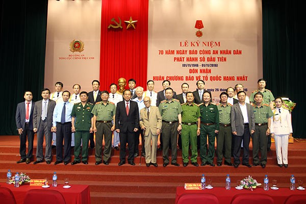 Phó Thủ tướng Thường trực Trương Hòa Bình, Bộ trưởng Tô Lâm và các đại biểu dự lễ kỷ niệm.