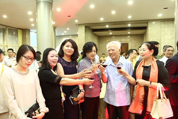 Nguyên Phó Thủ tướng Vũ Khoan và các đại biểu tại lễ kỷ niệm.