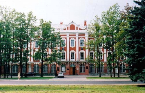 Tòa nhà chính