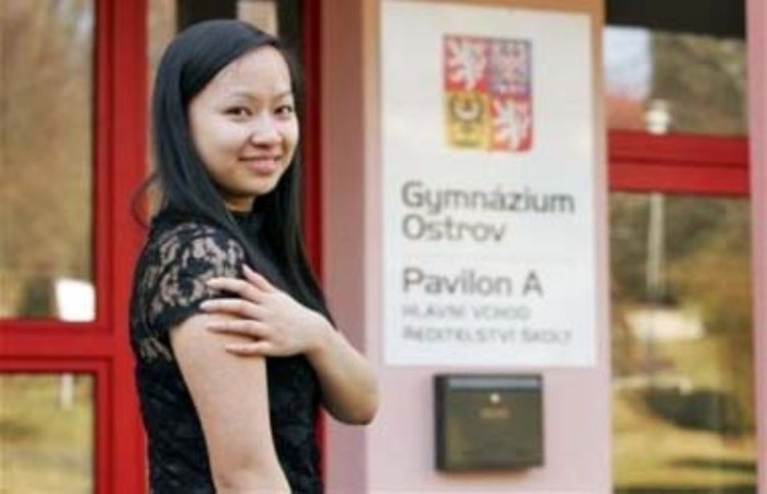 Nguyen Thuy Linh, nữ sinh 18 tuổi giành giải thưởng văn học Filip Venclík 2 năm liên tiếp (ảnh: iDNes).
