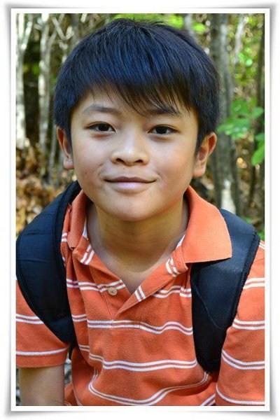 Matthew Ngô, 11 tuổi, đang học lớp 5, hiện sống tại North Carolina, “Nếu trúng số, con lấy tiền đó để trả tiền học phí học đại học cho con. Nếu còn dư, con để dành trả học phí cho con của con.” (Hình: Tk Nguyễn)