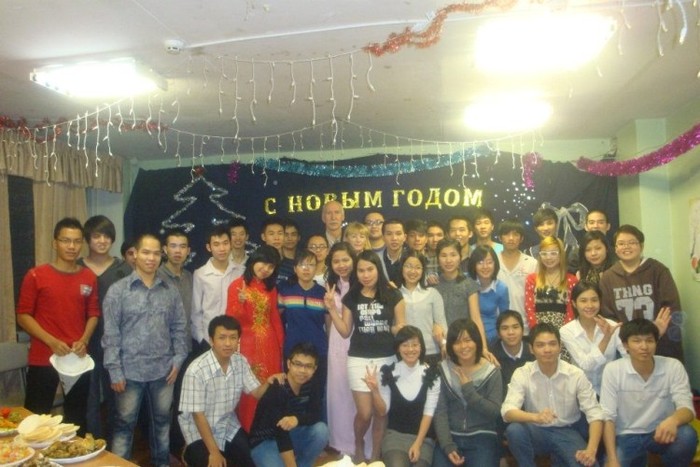 Tổ chức tết 2012 với sự tham dự của đại diện cho sinh viên nước ngoài trường.