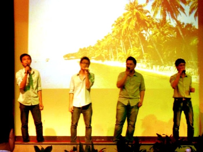 Bốn chàng trai trường ĐH Công nghiệp Nam Kinh tự tin với màn biểu diễn “Biển hát chiều nay”
