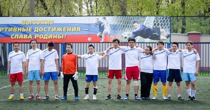 Tham gia giải bóng đá sinh viên hè 2012 do Hội LHS Việt Nam tại Nga tổ chức, giao lưu thể thao với đơn vị LHS Việt Nam tại trường Plekhanov, Gukin…Ảnh đội bóng đá RUDN-2012