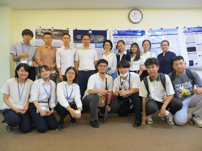 Sinh viên ngành Thủy văn học tham gia hội thảo trao đổi về nghiên cứu khoa học giữa Trường Đại học Thủy lợi và Đại học Chuo (Nhật Bản). Ảnh: NVCC