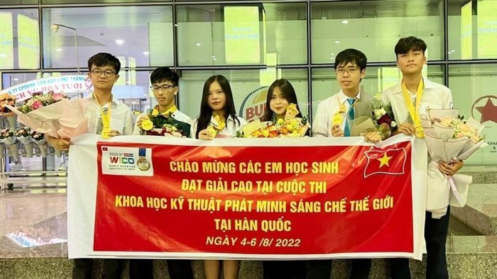 Các em học sinh Việt Nam tham dự Kỳ thi WICO 2022. Ảnh: Báo Nhân dân