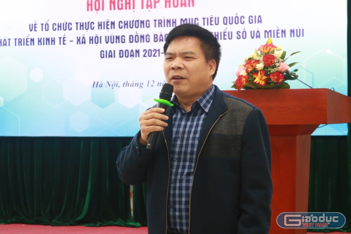 Ông Đinh Xuân Thắng trình bày 10 dự án thành phần của chương trình. Ảnh: Anh Trang
